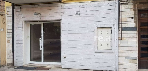 Foto Negozio in via Tavoni 10, Vignola Centro di 75 m² con 3 locali