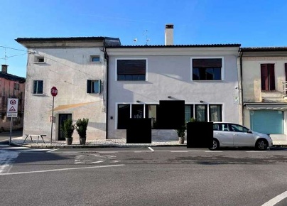 Foto Negozio in Frazione Ciano, Crocetta del Montello Ciano di 385 m²