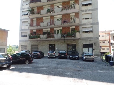 Foto Negozio in Via Fosse Ardeatine 7, Frosinone Centro di 46 m² in vendita