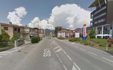 Foto Negozio in Via Antonio Locatelli, Almè di 140 m² con 4 locali