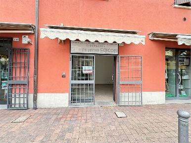 Foto Negozio in via Cento 171, San Giovanni in Persiceto Decima di 40 m²