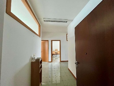 Foto Ufficio a Osimo di 89 m² con 4 locali in vendita