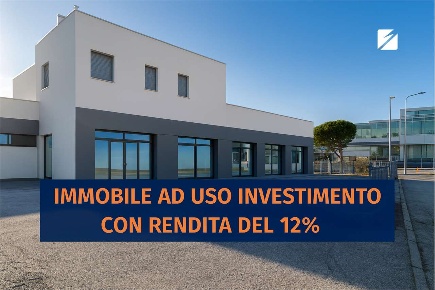 Foto Negozio in VIA GRANDI  53, Ancona Candia di 685 m² con 2 locali