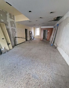 Foto Negozio a Cantù di 80 m² con 1 locali in affitto