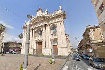 Foto Negozio in Via Antonino Gramsci 121, Riposto Centro di 100 m²