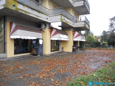 Foto Negozio in via provinciale per modena, Novi di Modena Centro di 100 m²