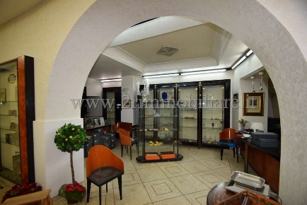 Foto Negozio in Piazza Chinea, Mazara del Vallo Centro Storico di 140 m²
