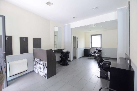 Foto Negozio in via bonara 19, Darfo Boario Terme Centro di 40 m²