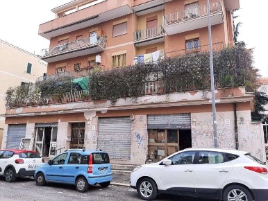 Foto Negozio in Via dei Lauri 20, Roma Centocelle di 87 m² con 3 locali