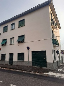 Foto Negozio in Via fratelli Bandiera, Seregno Stazione di 95 m² in vendita