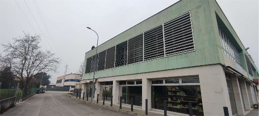Foto Ufficio a Mirano di 700 m² con 16 locali in affitto