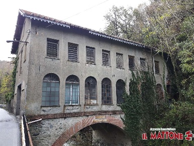 Foto Magazzino a Ceranesi di 400 m² in vendita