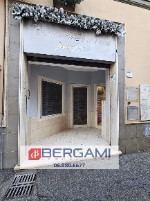 Foto Negozio in Via Montenero, Nettuno Centro di 20 m² con 1 locali