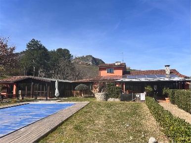 Foto Negozio in Via Colombarina 15, Poggio Torriana di 1500 m² in vendita