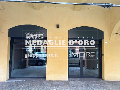 Foto Negozio in Corso Canalchiaro 180, Modena Centro Storico di 110 m²