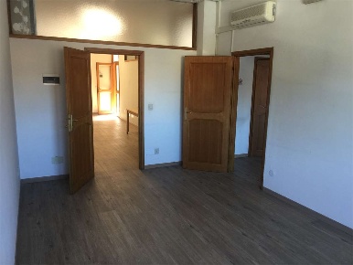 Foto Ufficio a Cesena di 92 m² con 4 locali in affitto