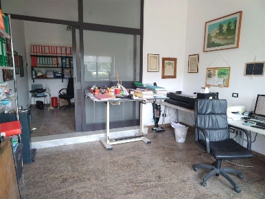 Foto Negozio in via aurelia, Luni Casano Dogana Isola di 40 m² con 2 locali