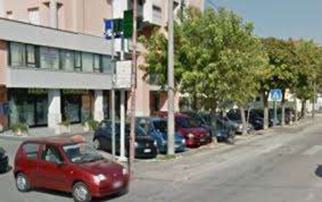 Foto Ufficio in via Firenze, Bastia Umbra Bastia di 129 m² con 5 locali