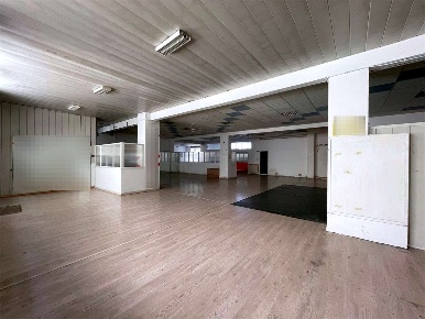 Foto Ufficio a Sarzana di 300 m² con 6 locali in vendita