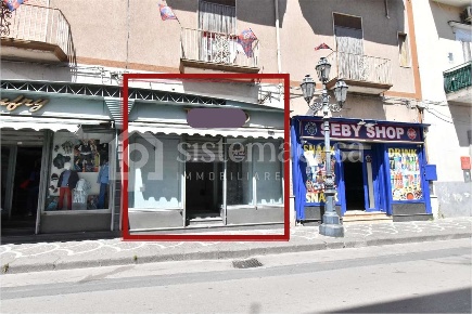 Foto Negozio a Brusciano di 30 m² con 1 locali in affitto