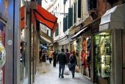 Foto Negozio in mercerie, Venezia Malamocco di 45 m² con 2 locali