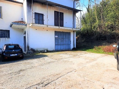 Foto Negozio a Castelliri di 90 m² con 3 locali in vendita