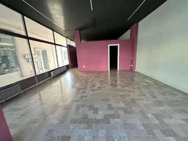 Foto Negozio a Susegana di 120 m² con 2 locali in vendita