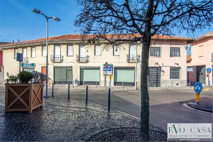 Foto Negozio a Magnago di 60 m² con 3 locali in affitto