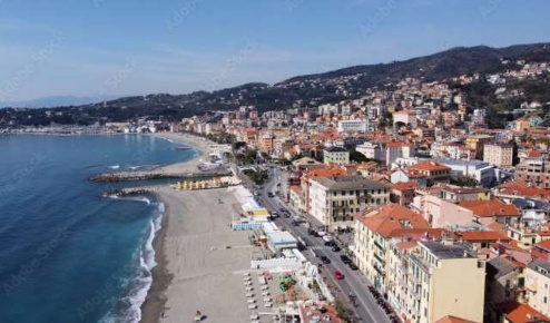 Foto Attività commerciale a Varazze di 90 m² con 1 locali in vendita