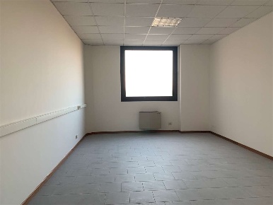 Foto Ufficio a Reggio nell'Emilia di 154 m² con 4 locali in affitto