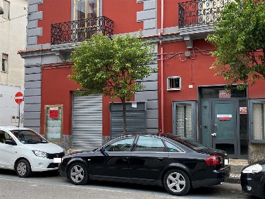 Foto Negozio in Viale Margherita, Mondragone di 170 m² con 1 locali