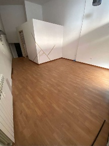 Foto Negozio in Via Cesarea 63, Vigevano Centro di 47 m² con 1 locali