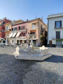 Foto Attività commerciale a Pozzuoli di 54 m² con 2 locali in vendita