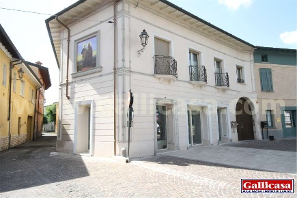 Foto Negozio in risorgimento 1, Castrezzato Centro di 100 m² con 100 locali