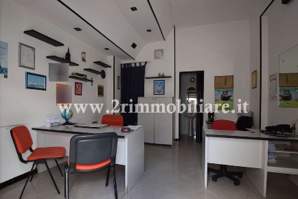Foto Negozio in Piazza Tre Valli, Mazara del Vallo di 26 m² con 2 locali