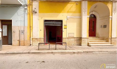 Foto Negozio in via De Amicis 44, Noicattaro Centro di 44 m² con 1 locali
