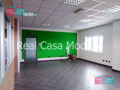 Foto Ufficio a Maranello di 205 m² con 5 locali in affitto