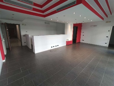 Foto Ufficio in via Agosti, Legnano San Martino di 80 m² con 3 locali