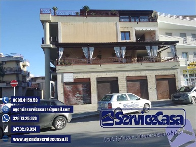 Foto Negozio in VIA LUOGO SANTO, Cerignola Centro di 150 m² con 2 locali