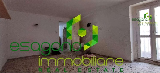 Foto Negozio a Siracusa di 125 m² con 4 locali in vendita