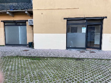 Foto Negozio in VIA XX Settembre, Sesto Calende Centro di 70 m² in vendita