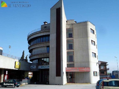 Foto Ufficio a Sassuolo di 500 m² con 1 locali in affitto