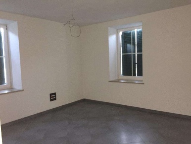 Foto Ufficio in piazza municipio 1, Castelnuovo di 90 m² con 3 locali