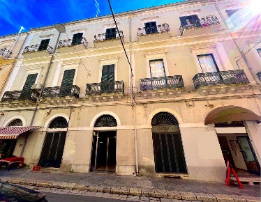 Foto Negozio in Via Palestro 12, Brindisi Centro Storico di 101 m²