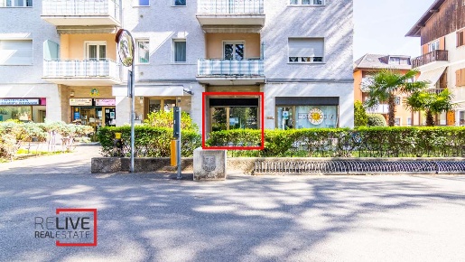 Foto Negozio in via Mozart, Merano Centro di 57 m² con 2 locali in affitto