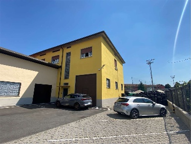 Foto Ufficio in Via Parini, Oggiono Centro di 180 m² con 5 locali