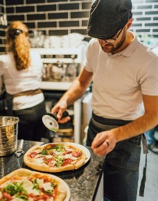 Foto Attività commerciale in Via Emilia Ospizio, Reggio nell'Emilia