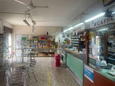 Foto Negozio in Via G. Marconi, Roccaromana Centro di 70 m² con 1 locali