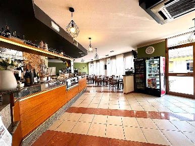 Foto Negozio in VIA ROMA, Torre di Mosto Centro di 270 m² con 8 locali