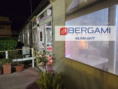 Foto Attività commerciale a Anzio di 200 m² con 4 locali in vendita